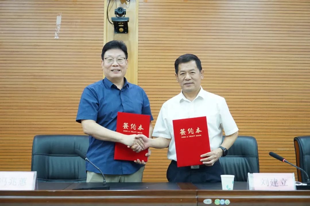 石家庄仲裁委员会与河北政法职业学院战略合作签约暨仲裁进校园活动成功举办