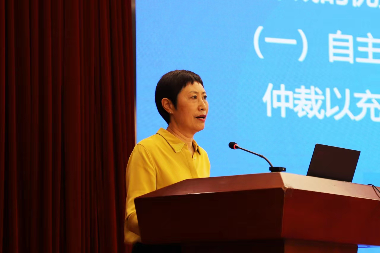 石家庄仲裁委员会与河北省建筑业协会联合举办“河北省建筑业协会法律工作委员会成立大会暨企业防风险公益讲座”